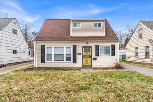 17401 Wayne Dr, Cleveland, OH, 44128-3372 | Card Image