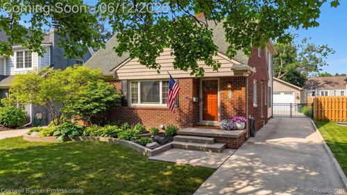2666 Windemere Rd, Birmingham, MI, 48009-5841 | Card Image