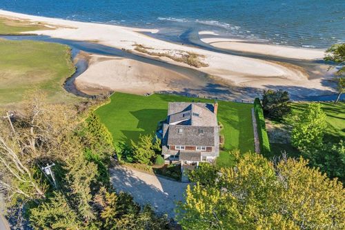 10450 New Suffolk Ave, Cutchogue, NY, 11935-2502 | Card Image