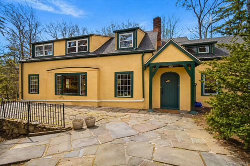 145 Saxon Woods Rd, White Plains, NY, 10605-4814 | Card Image