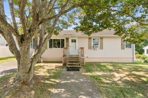 10 Cedar St, Waterford, CT, 06385-2207 | Card Image