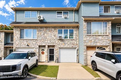16 Temple Ct, Staten Island, NY, 10314-4784 | Card Image