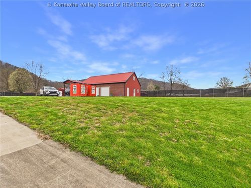 20 River Dr, Elkview, WV, 25071-9221 | Card Image