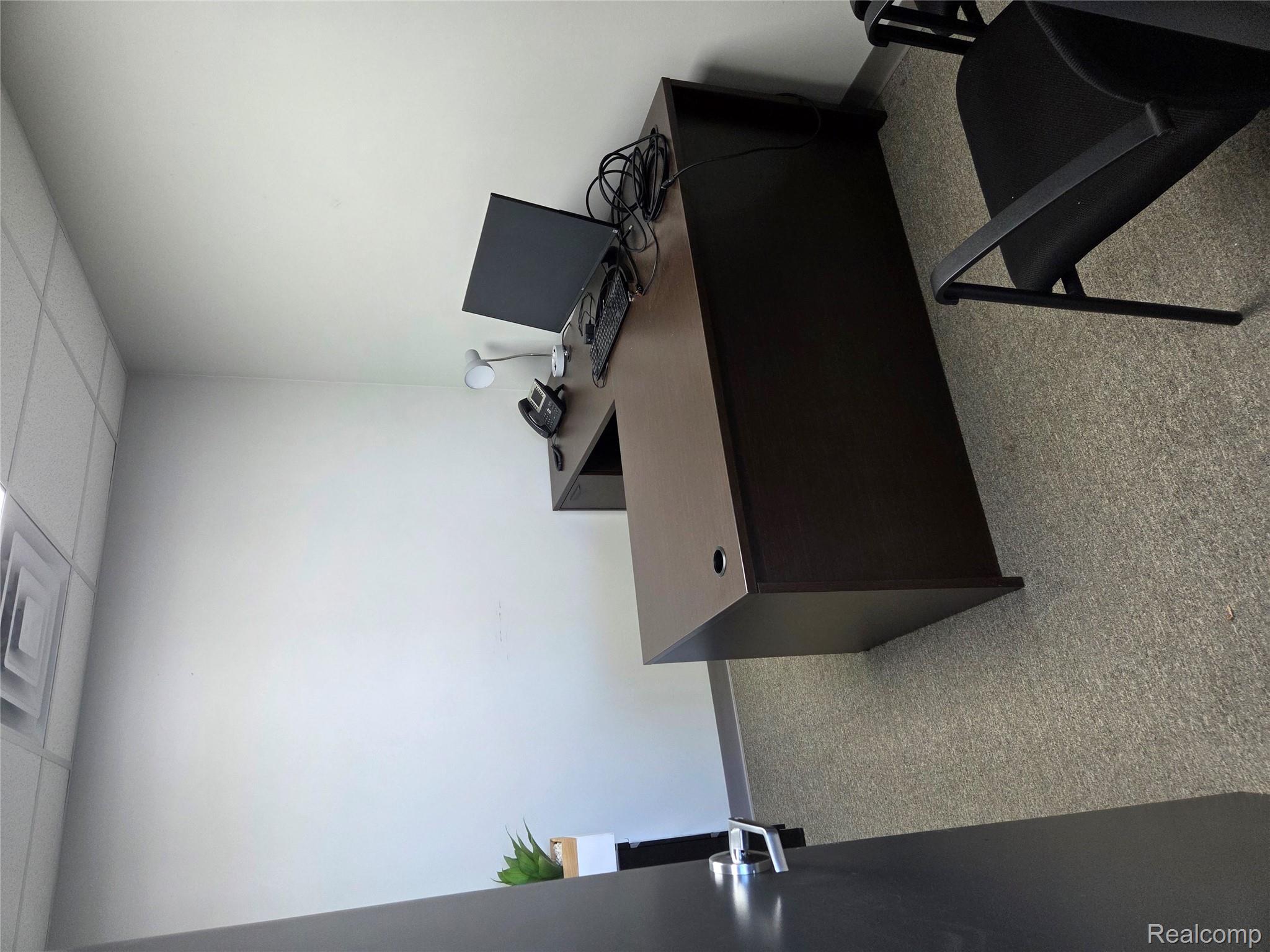 Commercial Lease in Fenton Charter Township 2