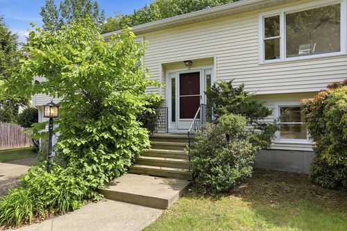 22 Railroad Ave, Bedford, MA, 01730-2112 | Card Image