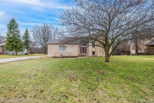 2411 Briar Creek Ln, Burton, MI, 48509-1396 | Card Image