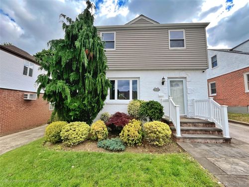 7931 211th St, Oakland Gardens, NY, 11364-3225 | Card Image