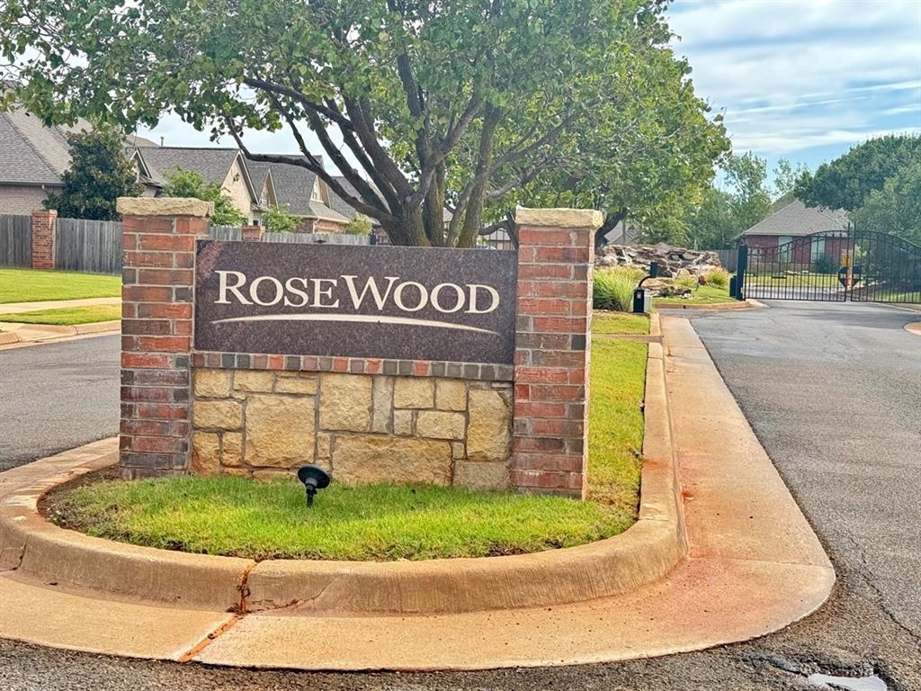 Ridgewood Dr, Edmond, OK 73012