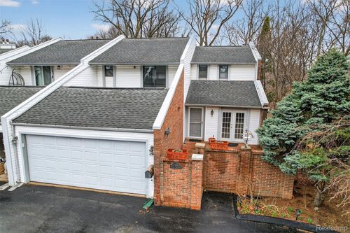 179 E Long Lake Rd, Bloomfield Hills, MI, 48304-2326 | Card Image