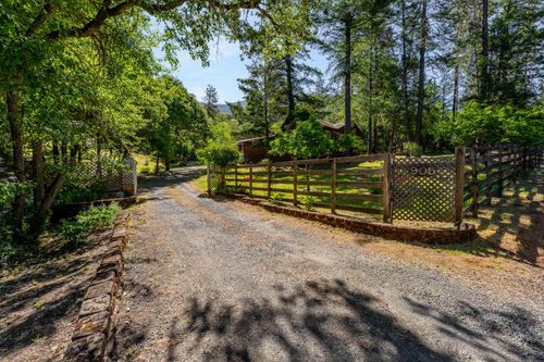905 Summit Loop, Grants Pass, OR, 97527-8972 | Card Image