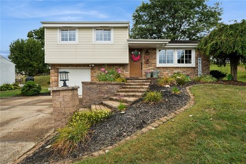 306 Wren Dr, Greensburg, PA, 15601-4743 | Card Image