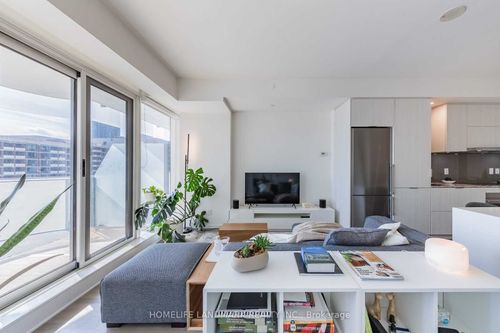 1105-1 Bloor St E, Toronto, ON, M4W0A8 | Card Image