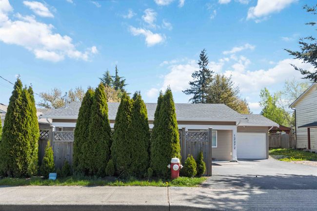 12272 227 Street, House other with 2 bedrooms, 1 bathrooms and 3 parking in Maple Ridge BC | Image 3