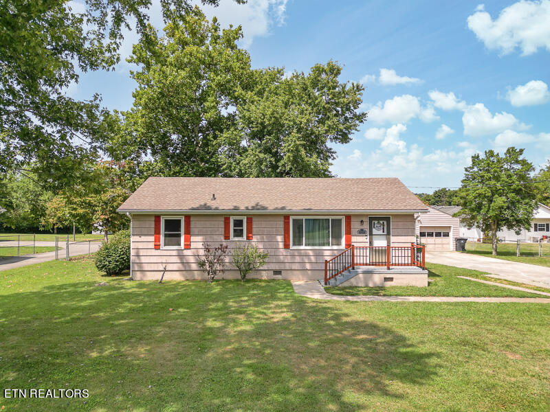 Glenoaks Dr, Knoxville, TN 37912