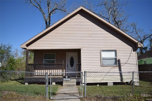 214 E Jack St, Baytown, TX, 77520-5035 | Card Image