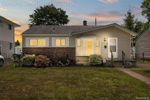 31731 Avondale St, Westland, MI, 48186-4995 | Card Image