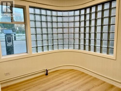 4570 W 10th Ave, Vancouver, BC, V6R2J1 | Card Image