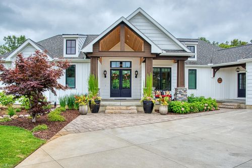 1015 Lakeside Dr, Owosso, MI, 48867-8814 | Card Image
