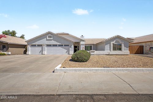 7526 W Corrine Dr, Peoria, AZ, 85381-9080 | Card Image