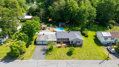 142 Oakland St, Greenfield, MA, 01301-1472 | Card Image
