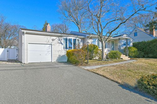 21 Hickory Road, Oyster Bay, NY, 11709 | Card Image