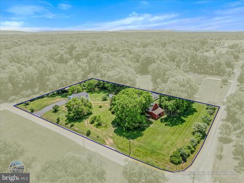 637 Persimmon Ln, SHEPHERDSTOWN, WV, 25443-4210 | Card Image
