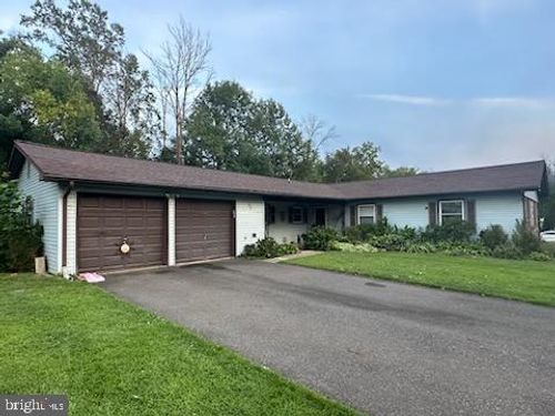 31 Traynor Ln, Willingboro, NJ, 08046-3804 | Card Image