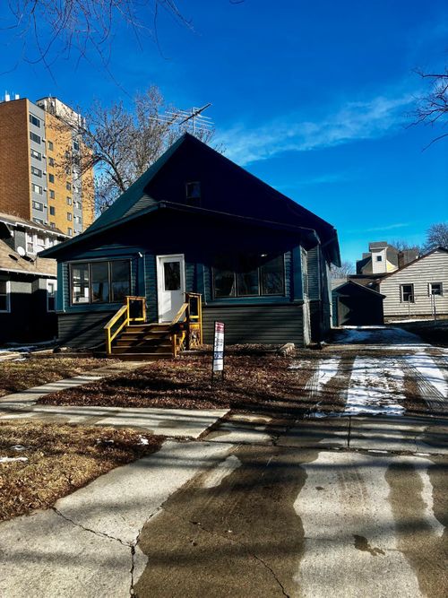 219 3rd Ave Sw, Pipestone, MN, 56164-1627 | Card Image