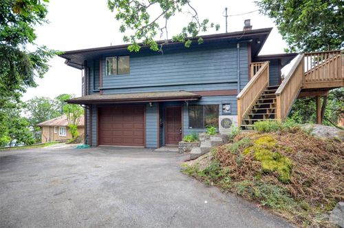 1007 Laburnum Rd, Saanich, BC, V8Z2M9 | Card Image