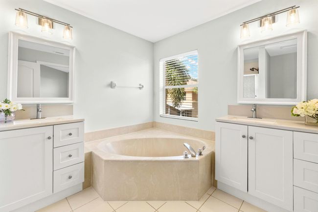 216 River Bluff Ln, Condo with 3 bedrooms, 3 bathrooms and null parking in Royal Palm Beach FL | Image 18