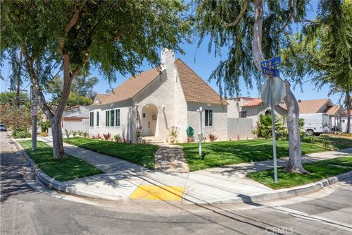 3301 Falcon Ave, Signal Hill, CA, 90755-4811 | Card Image