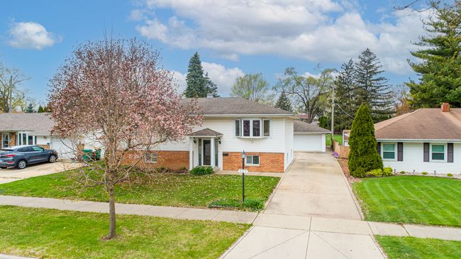 207 Muehl Dr, House other with 5 bedrooms, 2 bathrooms and 2 parking in Lockport IL | Image 28