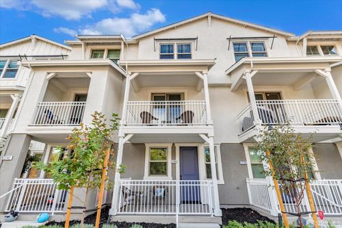 230 Oak Cir, Walnut Creek, CA, 94597-3315 | Card Image