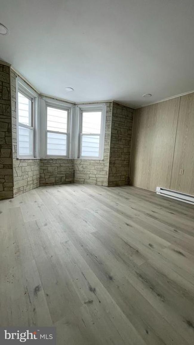 21 N Chestnut St, Home with 4 bedrooms, 2 bathrooms and null parking in Mount Carmel PA | Image 6