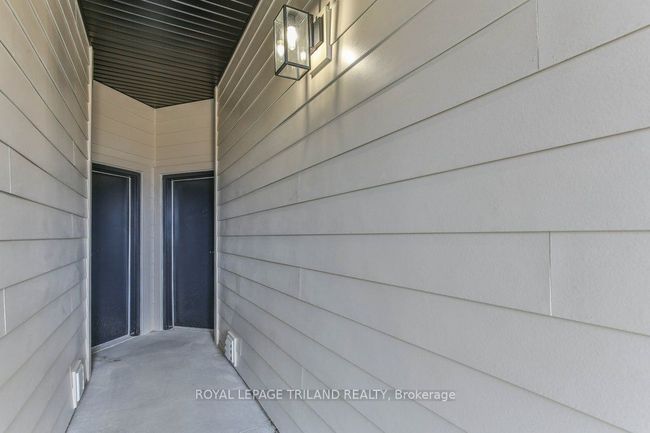 6713 Hayward Dr, House attached with 3 bedrooms, 3 bathrooms and 1 parking in London ON | Image 35