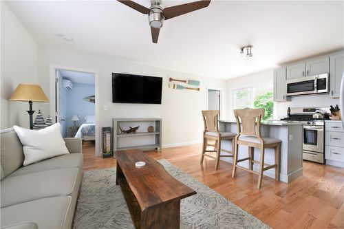 46 Maple St, South Kingstown, RI, 02879-7316 | Card Image