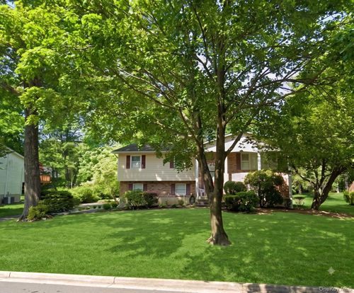 38 York Drive, Clarkstown, NY, 10956 | Card Image
