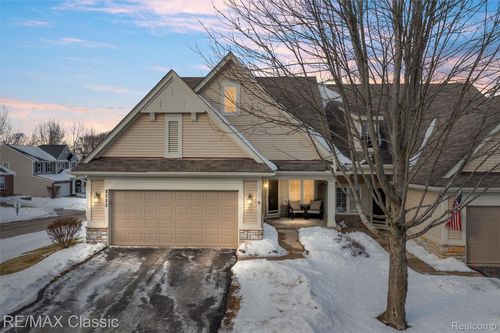8222 Sequoia Ln, White Lake, MI, 48386-3595 | Card Image