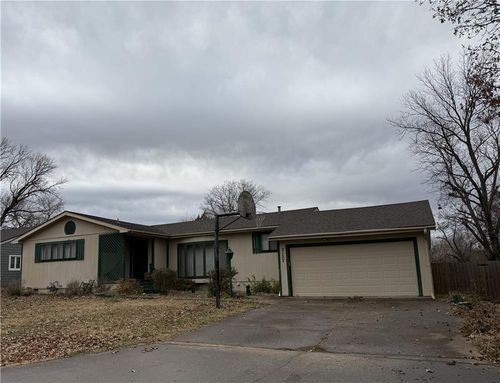 2123 N 8th St, Independence, KS, 67301-2111 | Card Image
