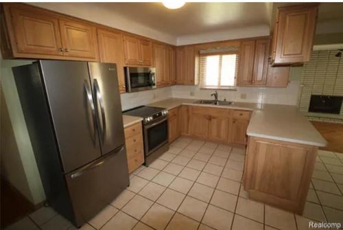 26620 Eureka Dr, Warren, MI, 48091-1181 | Card Image