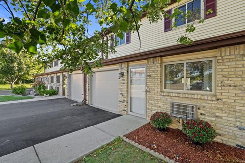 9-1145 Vogt Drive, West Bend, WI, 53095 | Card Image