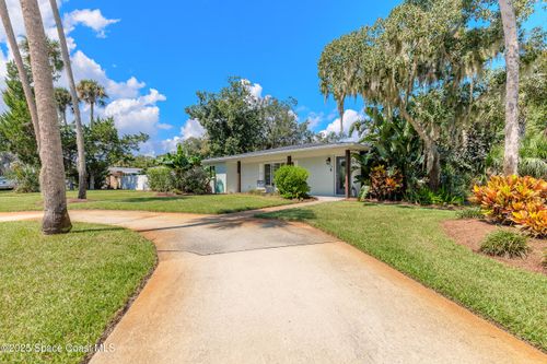 18 E Magnolia Ave, Port Orange, FL, 32127-6404 | Card Image