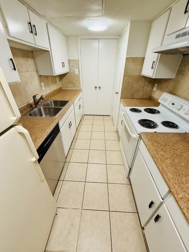 APT-108 - 919 S Weatherred Dr, Condo with 2 bedrooms, 2 bathrooms and null parking in Richardson TX | Image 6