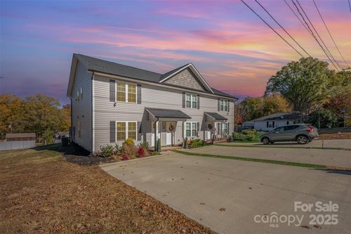 604 W 8th St, Kannapolis, NC, 28081-2113 | Card Image