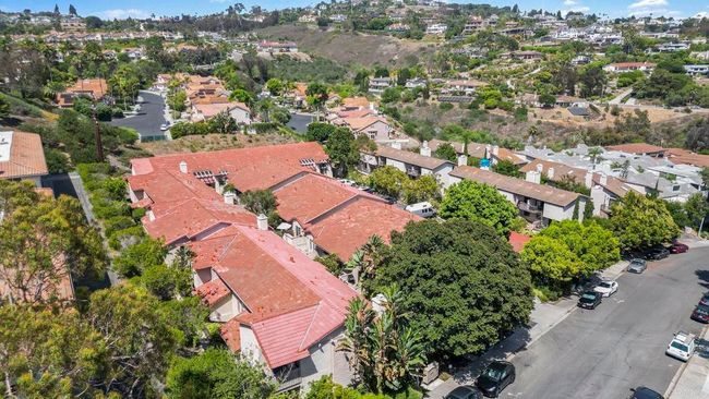 UNIT-13 - 2352 Altisma Way, Condo with 2 bedrooms, 2 bathrooms and 2 parking in Carlsbad CA | Image 29