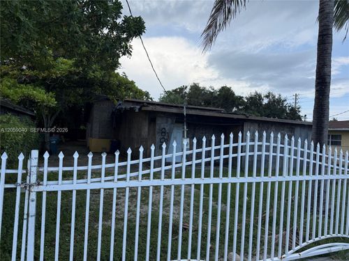 809 Nw 108th St, Miami, FL, 33168-2131 | Card Image