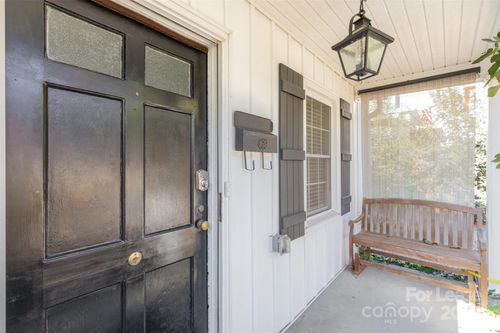 542 Iverson Way, Charlotte, NC, 28203-5635 | Card Image