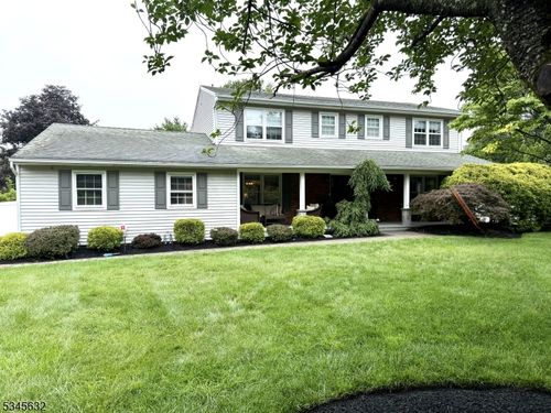 18 Marguerite Ln, Towaco, NJ, 07082-1117 | Card Image