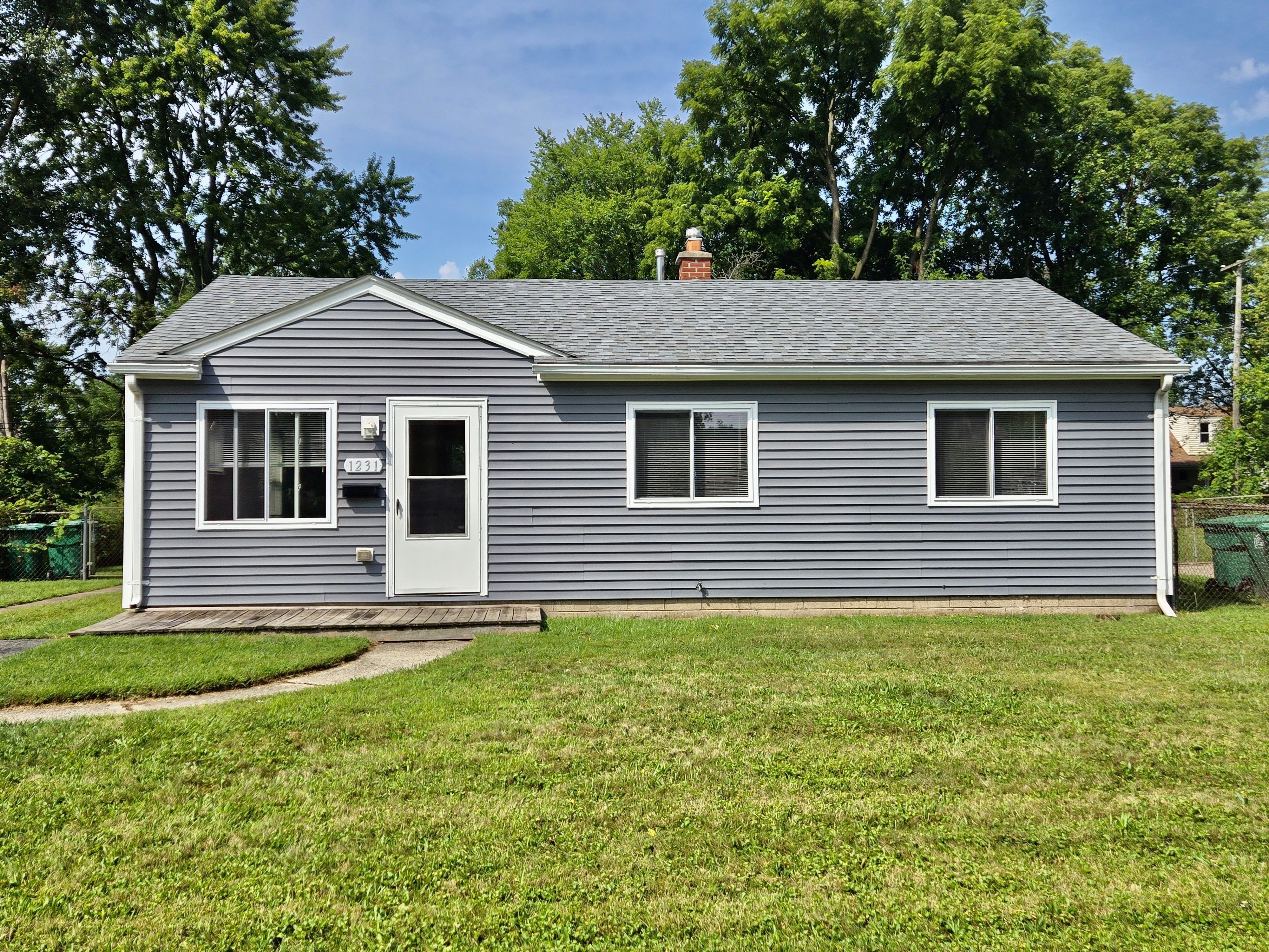 Gilman St, Garden City, MI 48135