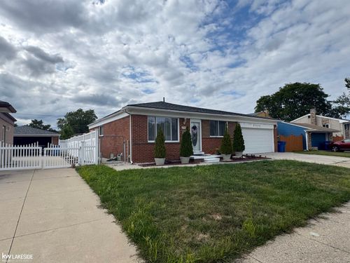 27575 Strathmoor Dr, Warren, MI, 48092-5141 | Card Image